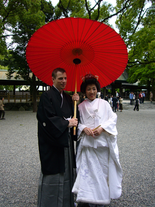 ..what is a Japanese wedding without an umbrella. A big giant red umbrella? It's nothing, I'm telling you..